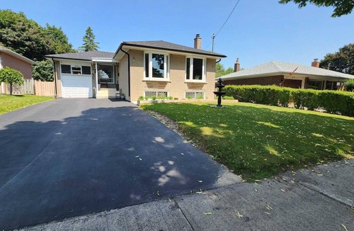 Woburn House | Bright Newly Renovated Oasis, Centrally located, 5 mins from the beach