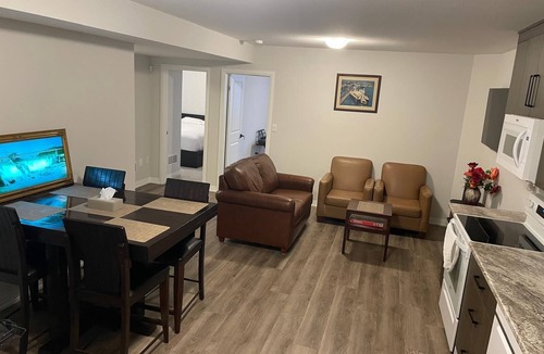 Fonthill Apartment | Bright Private 2BR Suite | Near Niagara Falls | Family-Friendly