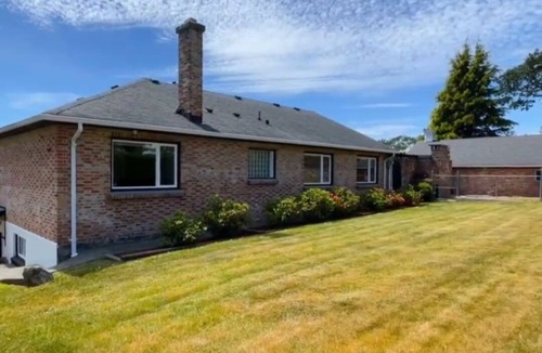 Saanich East House | Bright Private 3BR/2BA Main-Level Home Near BeckwithPark,Victoria Patio& Parking