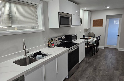 North York Apartment | Bright private apartment with parking! Minutes to Shop At Don Mills!