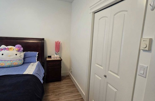 Langford Bed & Breakfast | Bright Private Room in Echo Valley Home