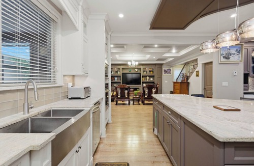Southwest Gordon Estate House | Bright & Spacious 4BR Retreat in Heart of Langley