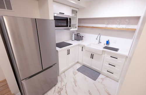 Woodbine - Lumsden Apartment | Bright & Stylish Renovated Basement close to Downtown