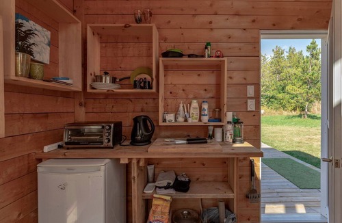 Cramahe Cabin | Bright Tiny House for an Unforgettable Glamping Getaway near Belleville, Ontario