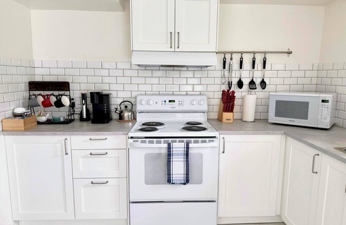 Louth Apartment | Brook’s Hollow: Cozy countryside retreat nestled within Niagara wine district
