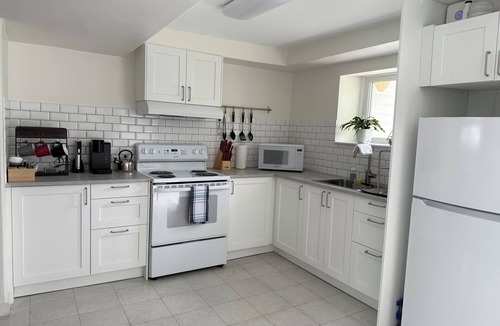 Louth Apartment | Brook’s Hollow: Cozy countryside retreat nestled within Niagara wine district