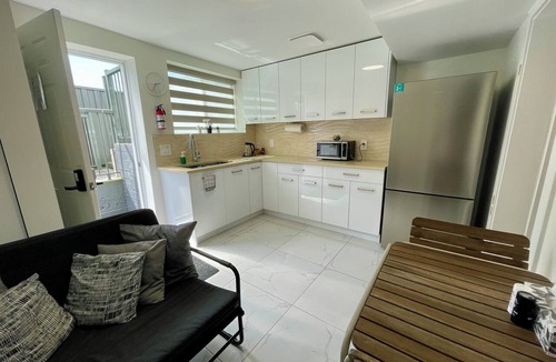 New Westminster House | Budget Friendly 2 Bed Suite | Free Parking | Fast WiFi | Discounted Long Stays!