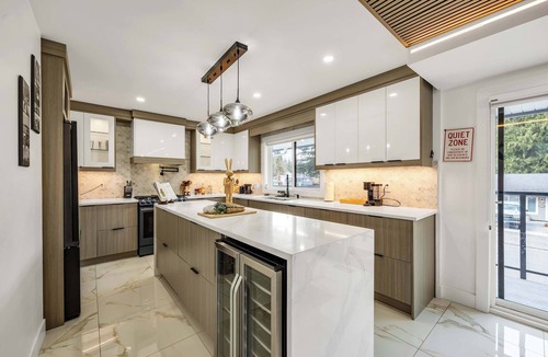Langley House | Bunny Bliss Villa - Hot Tub, FirePit, Theatre & Sleeps 20