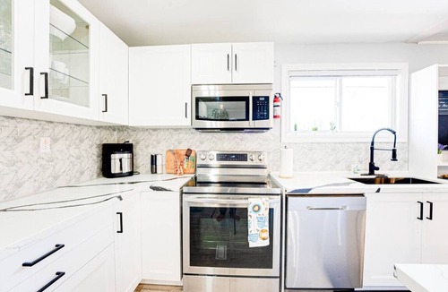 Magnetawan Cottage | Burks Falls Luxury Cottage - Hot tub/Sauna