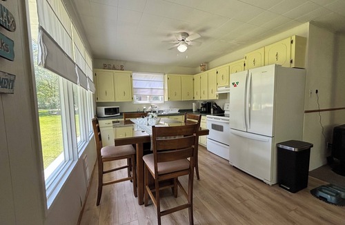Sauble Beach House | By The Beach - Affordable Sauble Beach Getaway