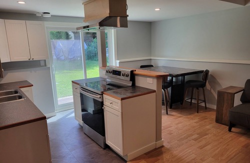 Nelson House | C&C Suite-Newly Renovated, Fire Place, Yard, Private