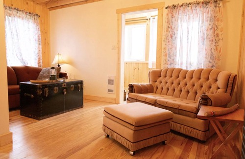 Coleman Cabin | C5 - Cozy Lakeside Cottage in Temiskaming Shores