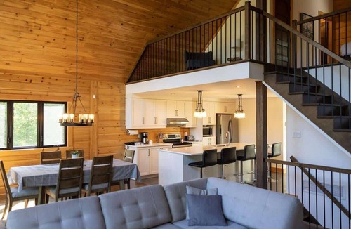 Sainte-Marguerite-du-Lac-Masson Ski Chalet | Edge of Lake Walfred - Spa - Mistral Club Walfred