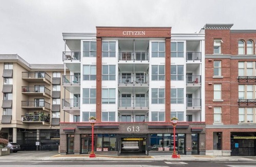 Downtown Victoria Condo | King Bed and Coastal Art Decor in Old Town