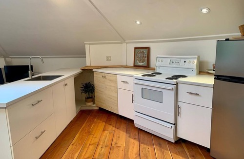 Nelson Cabin | Cabin in Mountain Station - Easy Walk to Town and bordering the Rail to Trail