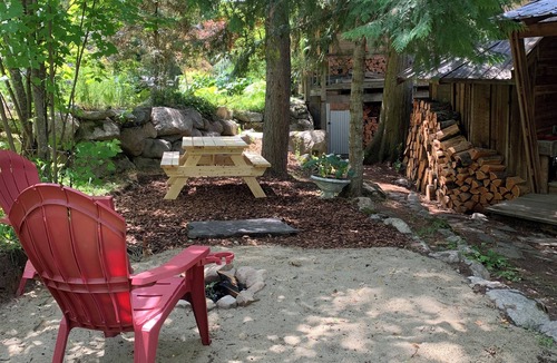 Nelson Cabin | Cabin in Mountain Station - Easy Walk to Town and bordering the Rail to Trail