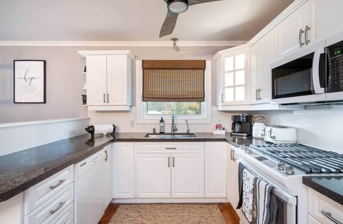 Wasaga Beach House | Cali's Wasaga Beach House