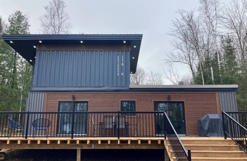 Eau Claire Cottage | Calvin Container Cottage - A shipping container cottage w/all modern amenities!