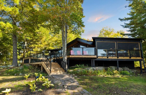 Gravenhurst Cottage | CAMP KAHSHE | Luxury Beachfront Muskoka Cottage Rental