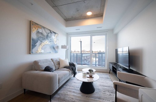 Carlingwood - McKellar Park - Laurentien View Apartment | Carlton West Modern Living | Comfort Stay 1BR