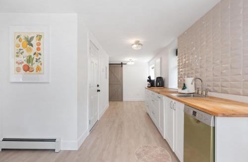 Grandview-Woodland Apartment | Carrington Chateau