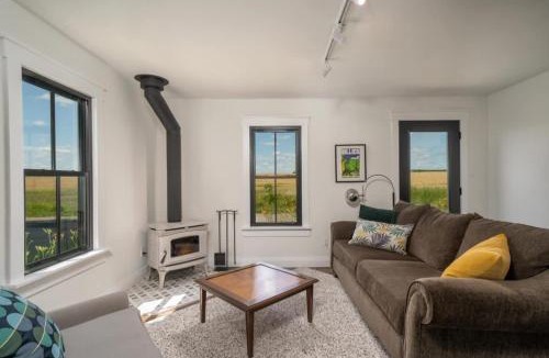Hillier House | Carson's Creek - Carson's Creek - Serene Yard and Hot Tub ST-2021-0126