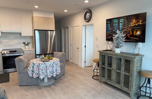 Metro Vancouver Regional District Condo | Casa de Soleil