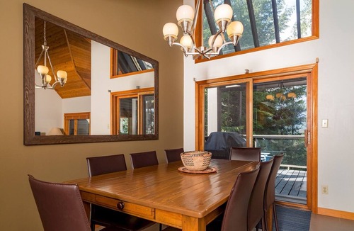Upper Village Ski Chalet | CEDAR RIDGE 17 | Prime Ski-In, Ski-Out Location | Private Garage & Hot Tub