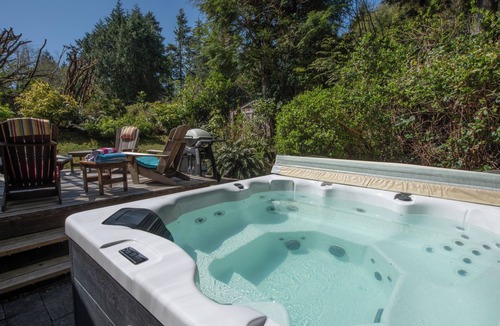 Tofino Cottage | Cedar Shack Cottage with Private Hot Tub - steps to Chesterman Beach