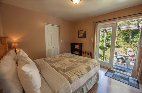 Tofino Cottage | Cedar Shack Cottage with Private Hot Tub - steps to Chesterman Beach