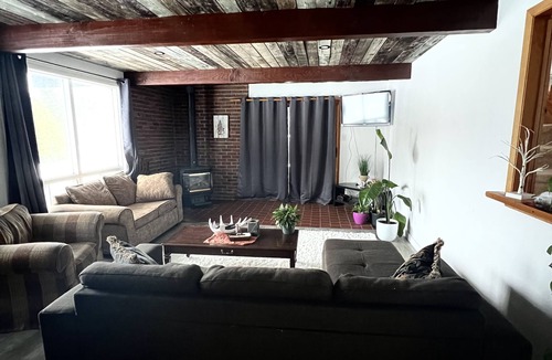 Algonquin Highlands House | Cedar Sunrise Cottage (All Season, Lake View)