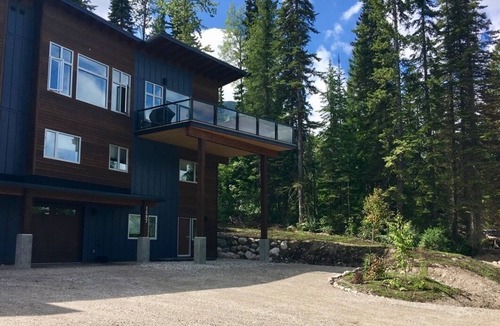 Golden House | Cedars Hideout at Kicking Horse Mountain Resort