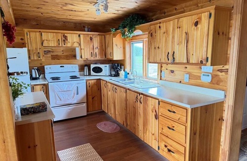 Montague House | Cedarway Riverview Lodge-by Brudenell River overseeing golf course