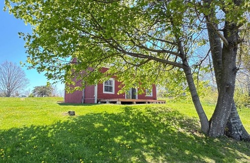 Montague House | Cedarway Riverview Lodge-by Brudenell River overseeing golf course