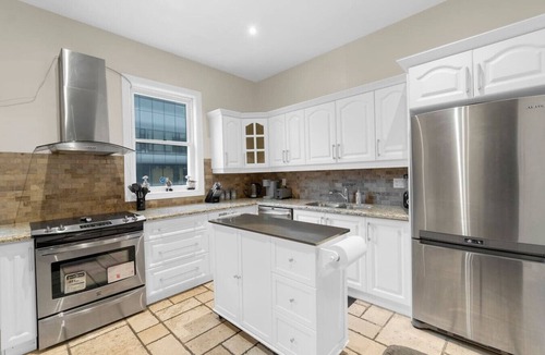 Church and Wellesley House | Central 2BR - King Bed - 1 min to Subway/Yonge St