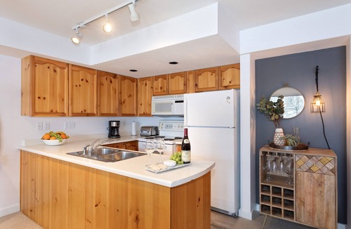Village North Villa | Central, Cozy Townhouse-Private Hot Tub & Parking