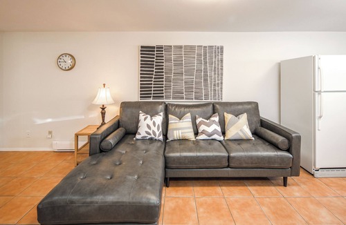 Northwest Calgary House | ✨Central Location | Near Downtown, U of C , Foothills hospital and City Train