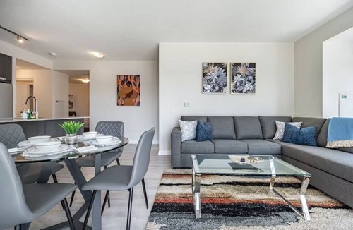 Central Waterfront Apartment | Central Toronto 2BR Retreat with Wi-Fi and Fitness Room