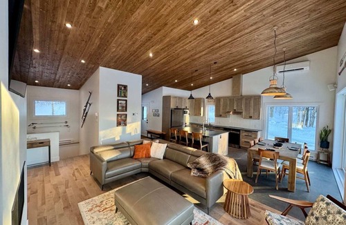 Gore Ski Chalet | Chalet 2025 sur lac Barron navigable Spa, quai, 4 rooms -14 pers - Laurentians