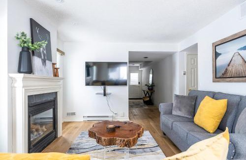 The Blue Mountains House | Chalet Blue Mountain 3BR & 3BTH Walk-in to Village