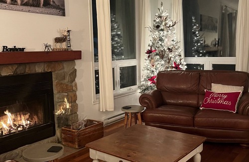 St-Adolphe-d'Howard Ski Chalet | Chalet La Félicita, enchanting waterfront.