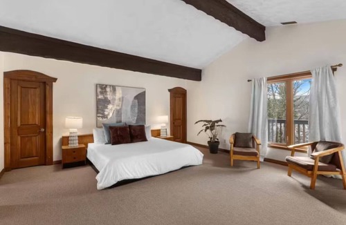 Sainte-Agathe-des-Monts House | Chalet 23+ people Private pool, spa and sauna