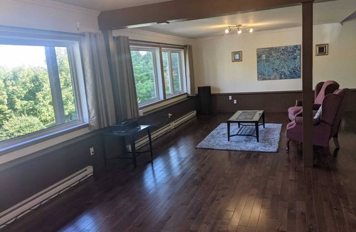 Saint-Sauveur Ski Chalet | Chalet St-Sauveur 4 rooms. Pets allowed