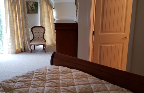 Courtenay Ski Chalet | Chalet SterBo Mount Washington - Hot Tub, Ski-in/out