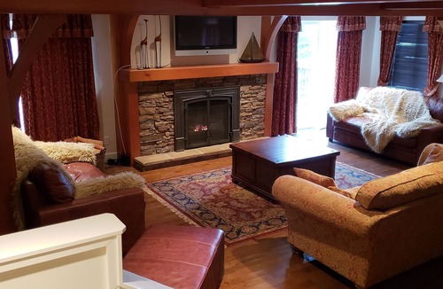 Courtenay Ski Chalet | Chalet SterBo Mount Washington - Hot Tub, Ski-in/out