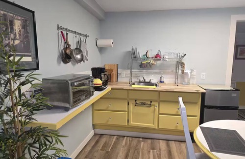 Saint John House | Charles' Hideaway by Digby Ferry/UNB/Hospital/City