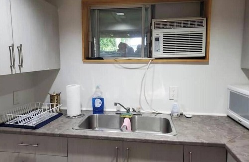 Saint-Timothee Apartment | Charming little 3 and 1/2 located close to everything