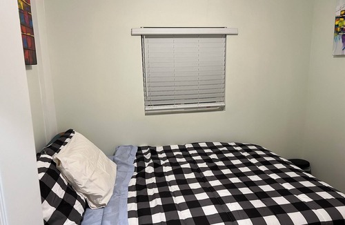 Mount Dennis House | Charming 1-bedroom/kitchen n a house in beautiful Toronto with WiFi, AC, Female