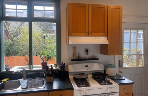 Kitsilano House | Charming 1-bedroom suite in character home. WiFi and AC in Kitsilano. +parking