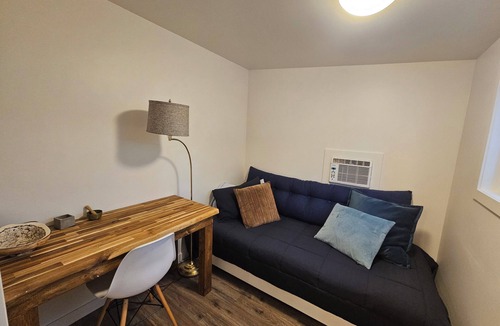 Ashton Creek Cottage | Charming 2-bedroom cottage in Enderby with AC, WiFi and Kitchenette.